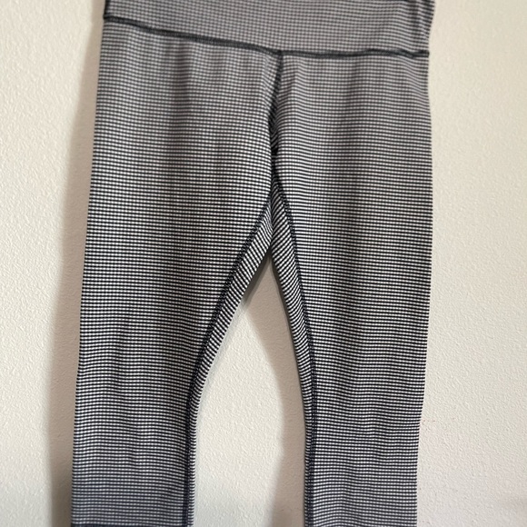 Lululemon leggings size 6 - Picture 2 of 6